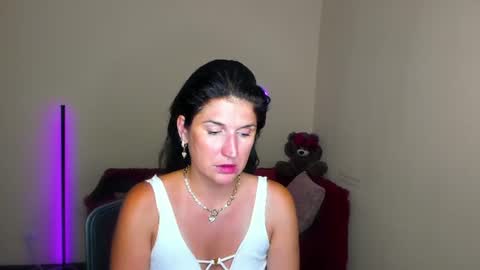 Snapshot of alianna_solo_kiss chatting on 06/21/26, 11:35 Alianna online show from 06/21/26, 11:35
