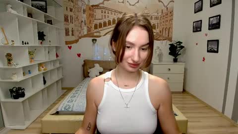 Snapshot of alicafoxis chatting on 04/21/26, 05:50 Alica online show from 04/21/26, 05:50