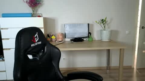 Alice online show from 10/11/25, 04:27