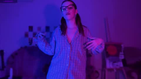 Snapshot of alice__madness chatting on 11/25/25, 09:48 Alice online show from 11/25/25, 09:48