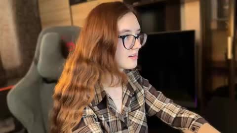 Snapshot of alice_alarcon chatting on 10/18/25, 09:21 Hey Im Alice  online show from 10/18/25, 09:21