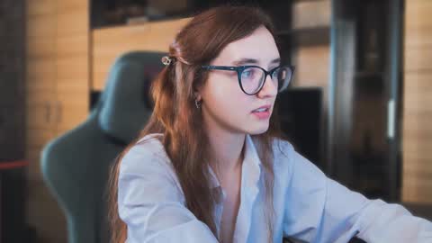 Snapshot of alice_alarcon chatting on 10/19/25, 09:10 Hey Im Alice  online show from 10/19/25, 09:10