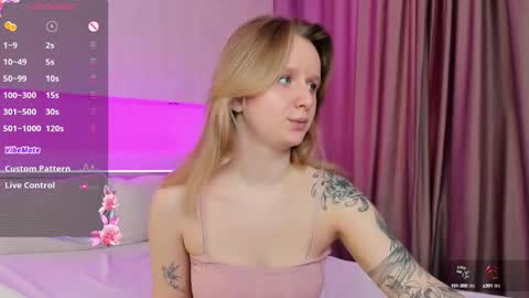 Snapshot of alice_diva chatting on 12/07/24, 04:20 Alice GMT2 Mon 3-9 AM Tue 3-9 AM Fri 3-9 AM Sat 3-9 AM Sun 3-9 AM online show from 12/07/24, 04:20