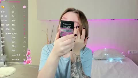 Snapshot of alice_diva chatting on 12/18/24, 01:15 Alice GMT2 Mon 3-9 AM Tue 3-9 AM Fri 3-9 AM Sat 3-9 AM Sun 3-9 AM online show from 12/18/24, 01:15