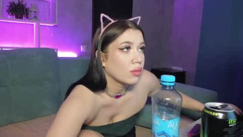 Snapshot of alice_diva chatting on 01/16/25, 04:17 Alice GMT2 Mon 3-9 AM Tue 3-9 AM Fri 3-9 AM Sat 3-9 AM Sun 3-9 AM online show from 01/16/25, 04:17