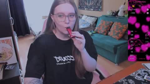 Snapshot of alice_dreamgirl_ chatting on 04/07/26, 10:05 Alice 3 online show from 04/07/26, 10:05