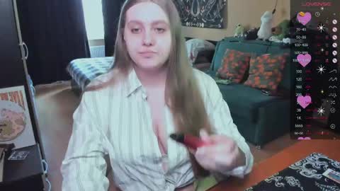 Snapshot of alice_dreamgirl_ chatting on 04/19/26, 11:42 Alice 3 online show from 04/19/26, 11:42