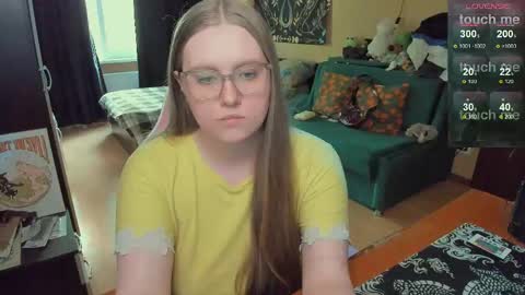 Snapshot of alice_dreamgirl_ chatting on 05/11/26, 02:45 Alice 3 online show from 05/11/26, 02:45