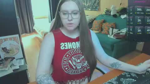 Snapshot of alice_dreamgirl_ chatting on 06/08/26, 12:38 Alice 3 online show from 06/08/26, 12:38