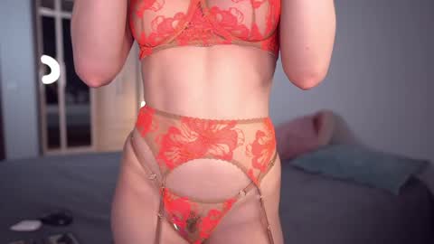 Snapshot of alice_edward chatting on 05/19/26, 03:40 DONT YOU DARE NOT SEEING MY BIRTHDAY STREAM NOVEMBER 12 ILL BE 21 1400 GMT-5 CHECK MY LOVENSE WISHLIST online show from 05/19/26, 03:40