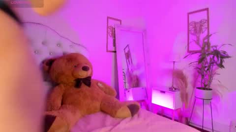 Alice Graay  online show from 02/17/25, 04:20