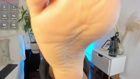 Snapshot of alice_graay_ chatting on 10/14/25, 08:31 Alice Graay online show from 10/14/25, 08:31