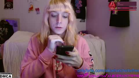 Snapshot of alice_hatchette chatting on 10/17/25, 11:57 Alice Hatchette online show from 10/17/25, 11:57
