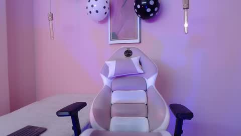 Snapshot of alice_in_hornyland_ chatting on 10/06/25, 08:06 alice_in_hornyland_ online show from 10/06/25, 08:06