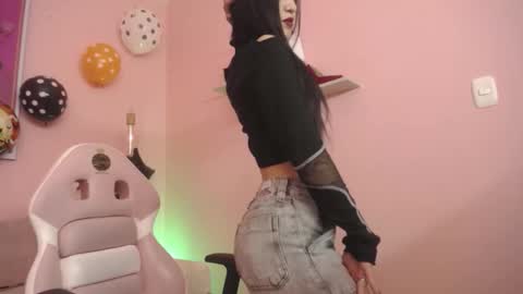 Snapshot of alice_in_hornyland_ chatting on 10/18/25, 08:42 alice_in_hornyland_ online show from 10/18/25, 08:42