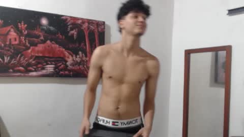 Snapshot of alice_julls chatting on 10/25/25, 10:37 alice online show from 10/25/25, 10:37