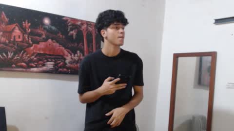 Snapshot of alice_julls chatting on 11/13/25, 08:19 alice online show from 11/13/25, 08:19