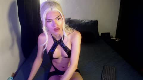 alice_m00nn online show from 05/11/26, 04:04