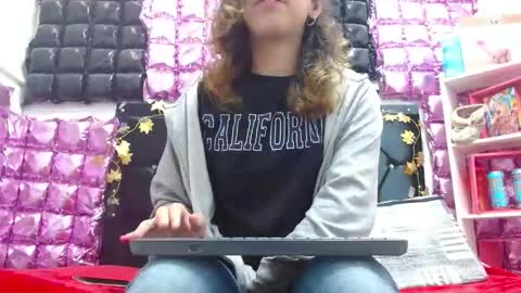 alice online show from 10/10/25, 12:15