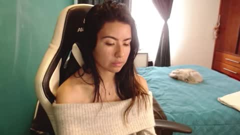 Snapshot of alice_middle01 chatting on 02/11/26, 03:39 Alice online show from 02/11/26, 03:39