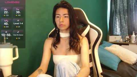 Snapshot of alice_middle01 chatting on 03/04/26, 02:45 Alice online show from 03/04/26, 02:45