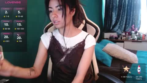 Snapshot of alice_middle01 chatting on 04/09/26, 01:49 Alice online show from 04/09/26, 01:49