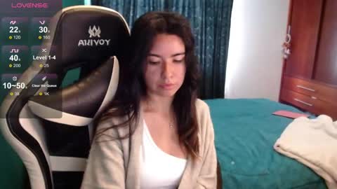 Snapshot of alice_middle01 chatting on 04/20/26, 01:58 Alice online show from 04/20/26, 01:58