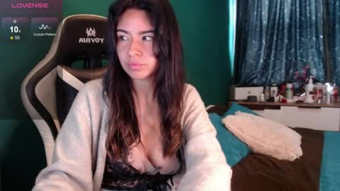 Snapshot of alice_middle01 chatting on 04/27/26, 03:32 Alice online show from 04/27/26, 03:32