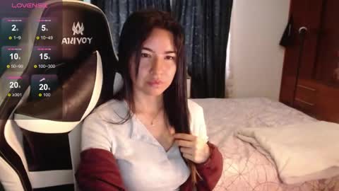 Snapshot of alice_middle01 chatting on 05/04/26, 02:13 Alice online show from 05/04/26, 02:13