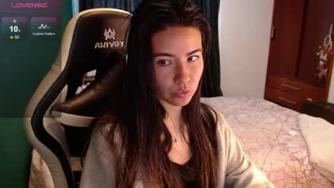 Snapshot of alice_middle01 chatting on 06/11/26, 03:10 Alice online show from 06/11/26, 03:10