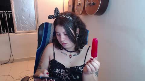 Snapshot of alice_psilocybe_sabina420 chatting on 10/31/25, 02:45 Alicia Aldara online show from 10/31/25, 02:45
