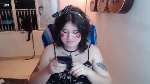 Snapshot of alice_psilocybe_sabina420 chatting on 11/17/25, 02:39 Alicia Aldara online show from 11/17/25, 02:39