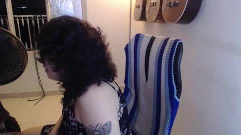 Alicia Aldara online show from 12/22/25, 09:39