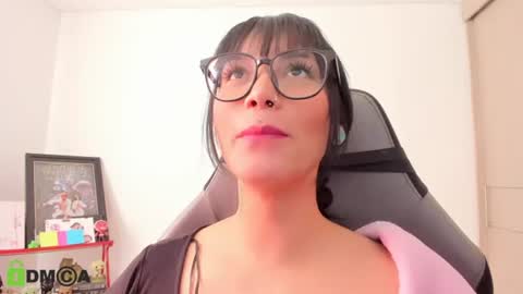 Snapshot of alice_rausing chatting on 07/17/26, 02:56 ONLINE - GMT-5 MON TO FRI online show from 07/17/26, 02:56