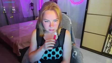 Snapshot of alice_sex_intellect chatting on 09/18/25, 02:52 Alice online show from 09/18/25, 02:52