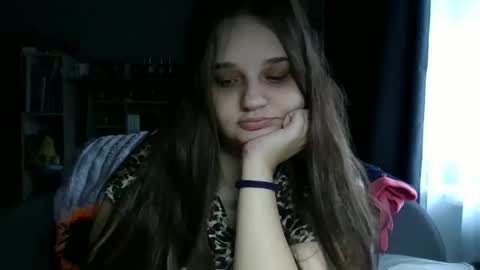 Snapshot of alice_shy14 chatting on 10/23/25, 06:13 Cristal online show from 10/23/25, 06:13