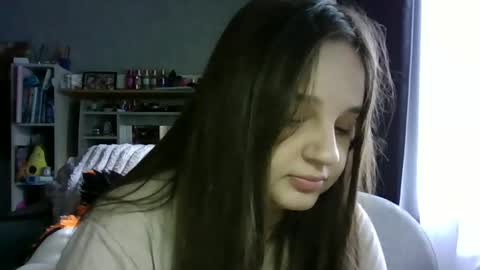 Snapshot of alice_shy14 chatting on 10/25/25, 06:43 Cristal online show from 10/25/25, 06:43