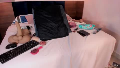 alice_simpson1 online show from 01/15/25, 11:53