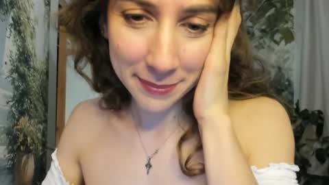 Snapshot of alice_sincere chatting on 05/25/26, 09:10 Alice Love you all online show from 05/25/26, 09:10