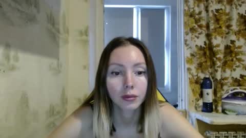 Snapshot of alice_smiles chatting on 01/13/26, 12:10 Alice smiles online show from 01/13/26, 12:10