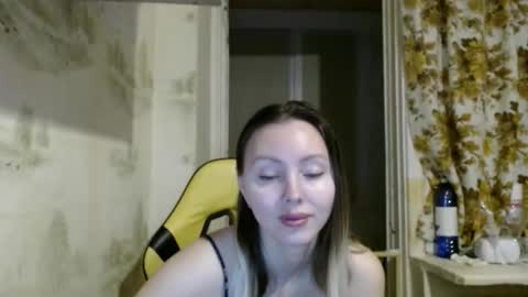 Snapshot of alice_smiles chatting on 02/21/26, 12:33 Alice smiles online show from 02/21/26, 12:33