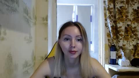 Snapshot of alice_smiles chatting on 03/22/26, 10:29 Alice smiles online show from 03/22/26, 10:29