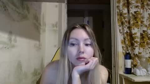 Snapshot of alice_smiles chatting on 03/22/26, 10:35 Alice smiles online show from 03/22/26, 10:35