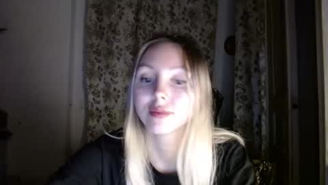 Snapshot of alice_smiles chatting on 03/25/26, 08:59 Alice smiles online show from 03/25/26, 08:59