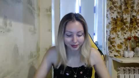 Snapshot of alice_smiles chatting on 04/28/26, 11:15 Alice smiles online show from 04/28/26, 11:15