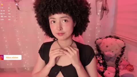 Snapshot of alice_wiinter chatting on 10/24/25, 06:15 Alice online show from 10/24/25, 06:15