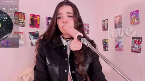 Snapshot of alicebonam chatting on 02/12/25, 07:23 Alice online show from 02/12/25, 07:23