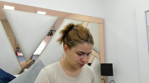 Snapshot of alicecruuz chatting on 06/03/26, 12:08 AliceCruz online show from 06/03/26, 12:08