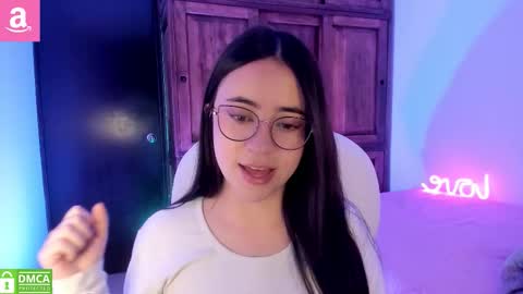 Snapshot of alicee_2 chatting on 10/22/25, 10:37 Aliceee .. 97YP9VWGZHrefnav wishlist lists 1 online show from 10/22/25, 10:37