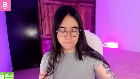 Snapshot of alicee_2 chatting on 02/12/26, 11:05 Aliceee .. 97YP9VWGZHrefnav wishlist lists 1 online show from 02/12/26, 11:05